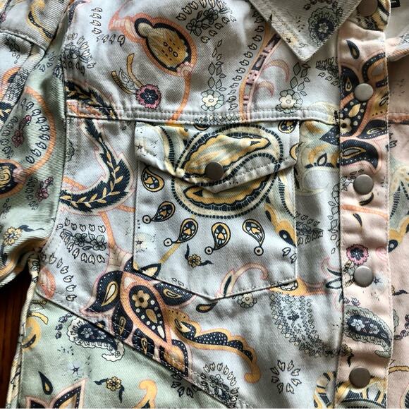 BlankNYC Coming Through Paisley Print Button Up Denim Jacket Women’s Size M NWT - Picture 7 of 13